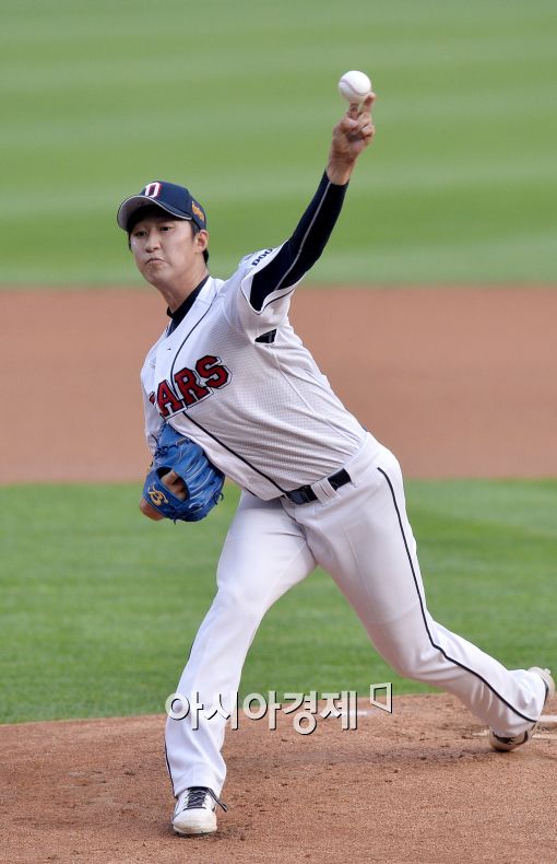 [포토]역투하는 두산 선발 허준혁