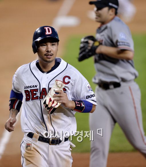 [포토]오재원, '상대 폭투는 놓치지 않아!'