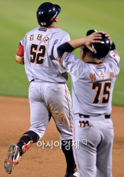 [포토]김태균, '아쉬운 파울 홈런 뒤 삼진'