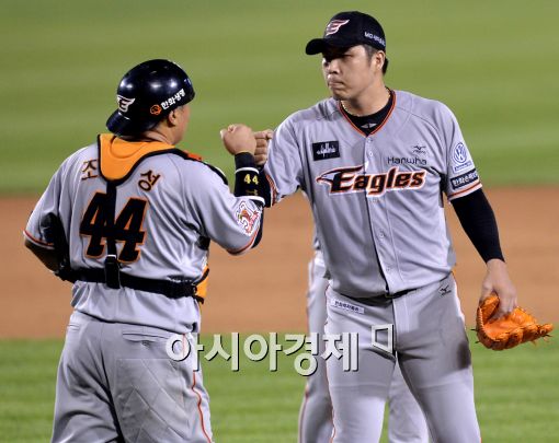 [포토]권혁, '열세 번째 세이브!'