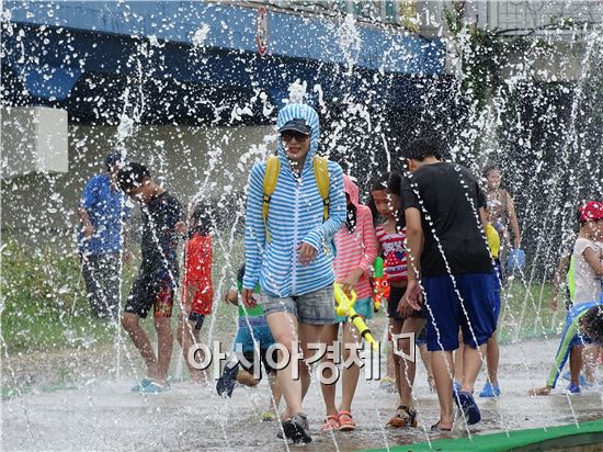 [포토]장흥 물축제 ~시원하다