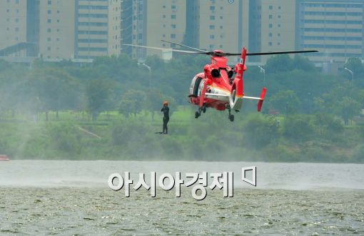 [포토]구조를 위해 거침없이 낙하 