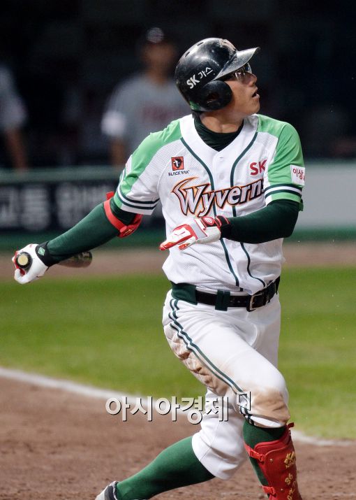 [포토]박정권, '내야 안타가 될 수도 있었는데…'