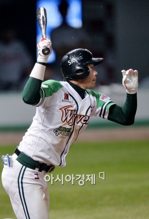 [포토]이명기, '내야 안타로 찬스 이어간다'