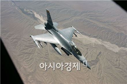 F-16전투기 첫 공중급유 받으며 '레드플래그' 참가