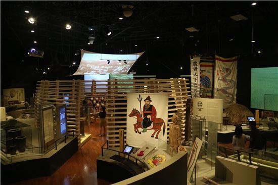 서울 경복궁 국립민속박물관 전시장 모습
