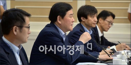 [포토]발언하는 최경환 부총리