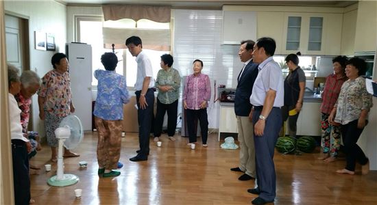 화순군, 폭염 속 무더위쉼터 현장점검