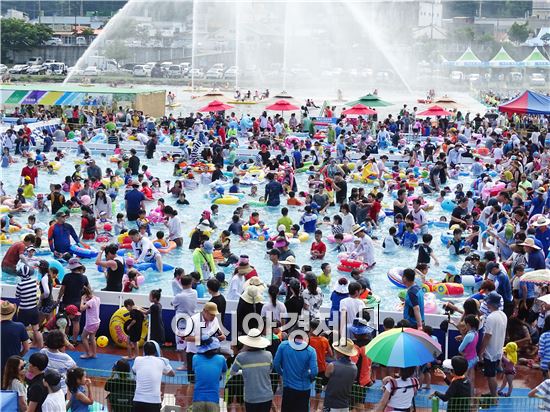 [포토]장흥 물축제, 70여만여명 다녀가