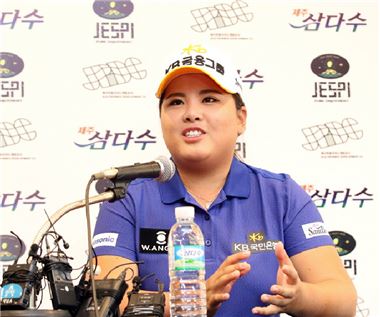 '메이저퀸' 박인비 반려견 위해 LPGA 포기…"17년 함께산 가족"
