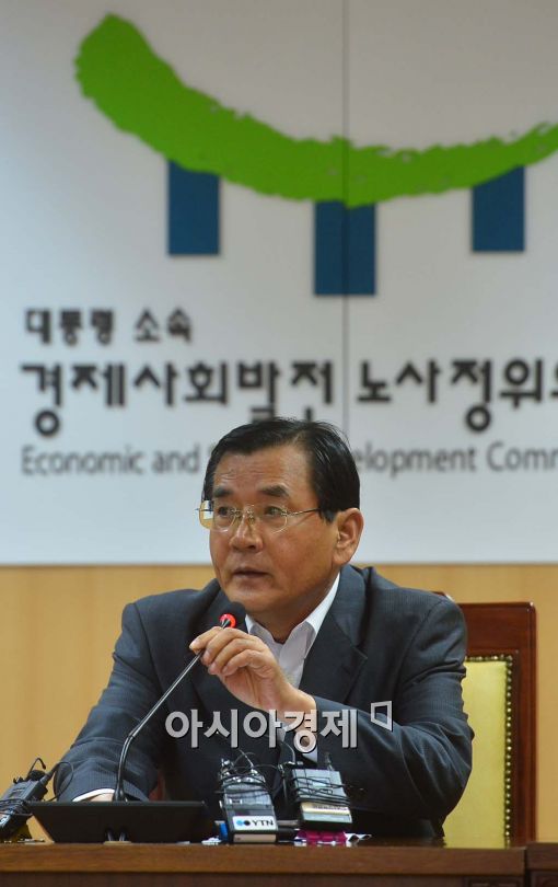 김대환 위원장 업무 복귀…노사정 대화 4개월만에 물꼬