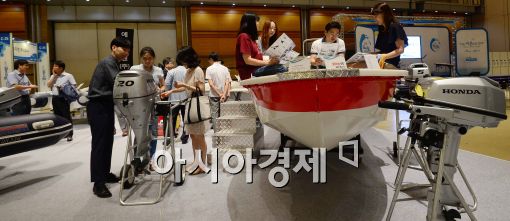 [포토]'나도 보트 한번 사볼까?'