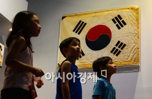 [포토]독립군의 태극기 아래 