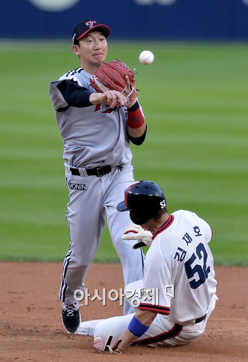 [포토]손주인, '병살 찬스야!'