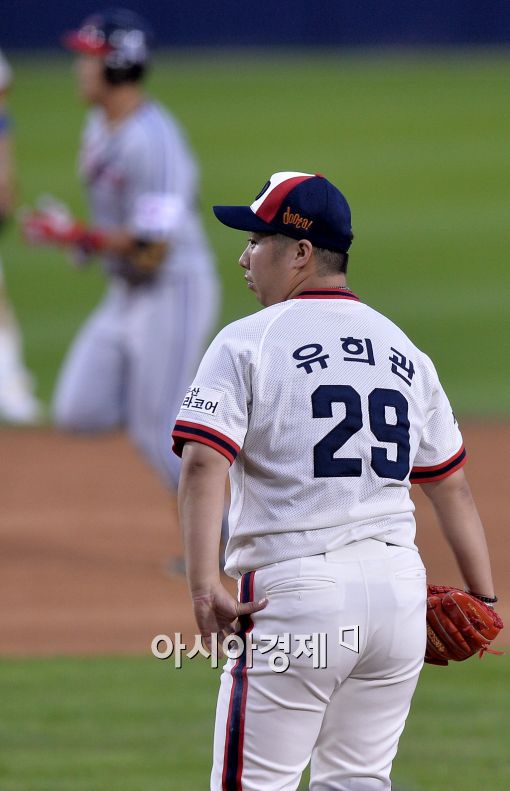 [포토]유희관, '홈런을 허용하다니..'