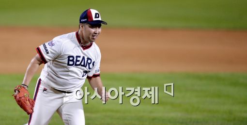 [포토]유희관, '7이닝 1실점, 주먹불끈!'