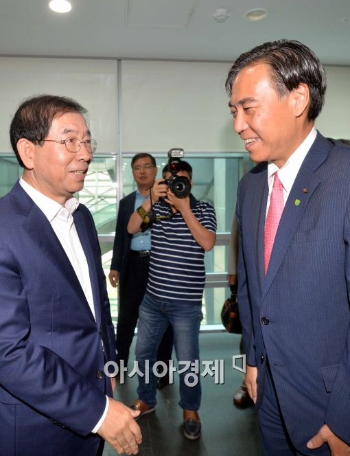 [포토]아베슈이치 지사와 대화 나누는 박원순 서울시장