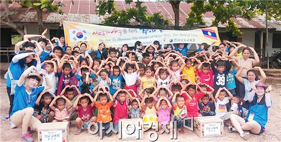 전남도교육청(교육감 장만채) 주관으로 지난달 26일부터 이달 8일까지 2주간 실시된 '2015전남도 청소년 해외봉사 및 문화체험 활동’이 성황리에 마무리됐다.
