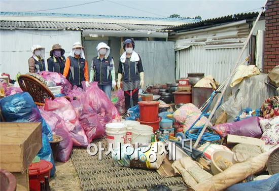 곡성군 옥과면 여성의용소방대, 폭염속에 자원봉사활동 펼쳐