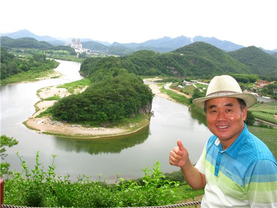 허리 잘릴 뻔한 한반도지형 지키고 알린 사진작가