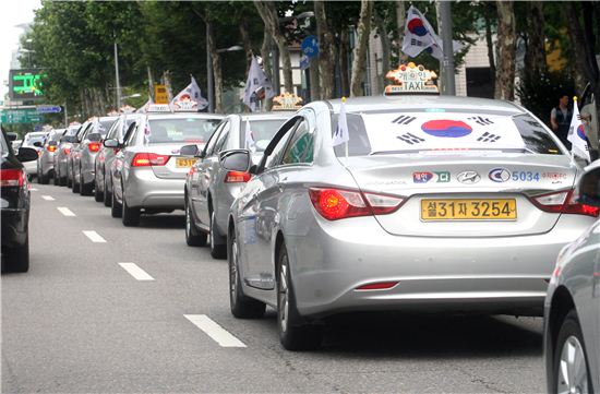 광복 70주년... 강남구 태극기로 물들다