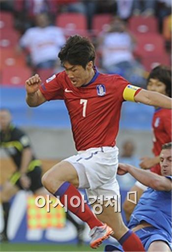 [허진석의 축구와 사람] ⑤ 박지성의 은퇴와 조광래의 위기