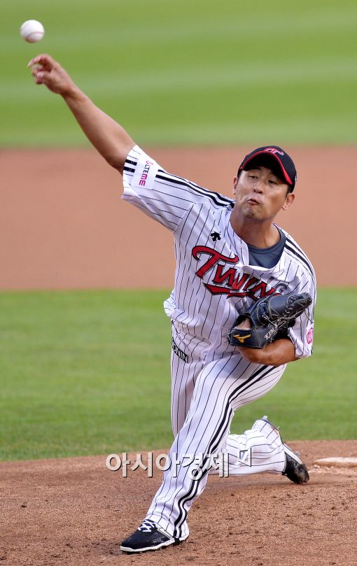 [포토]역투하는 LG 선발 김광삼