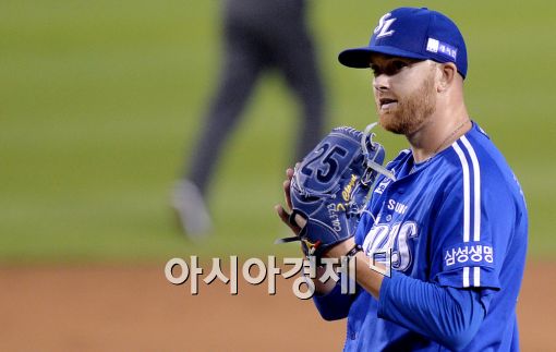 [포토]박수치는 클로이드, '위기 넘겼어!'