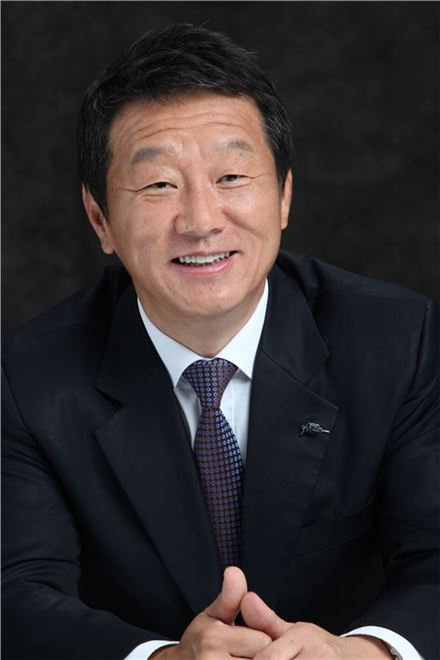 "외국 있어도 뿌리 잊지마라"…재일동포 3세 최윤 회장의 한국愛