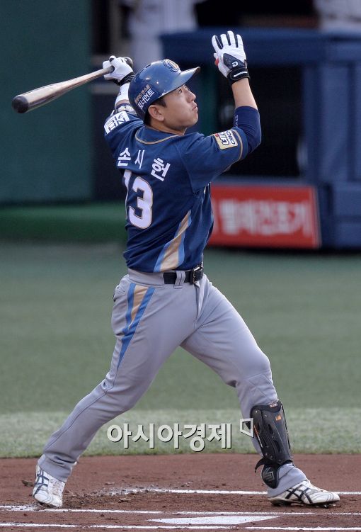 [포토]추가 1타점 희생플라이 치는 NC 손시헌