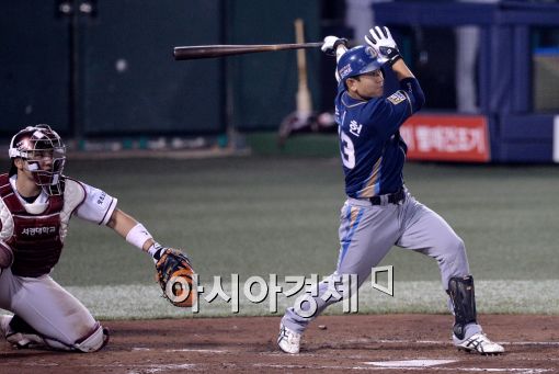 [포토]손시헌, '다시 동점 적시타!'