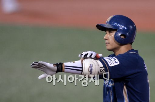 [포토]손시헌, '1타점 적시타 세리머니'