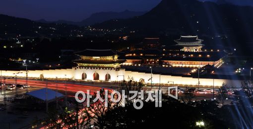 [포토]불 밝힌 경복궁