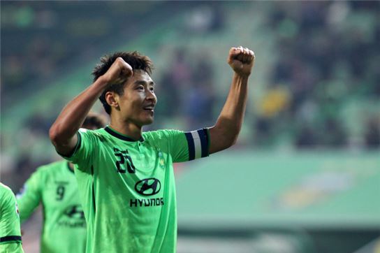 '이동국 400경기' 전북, 부산에 2-0 승(종합)