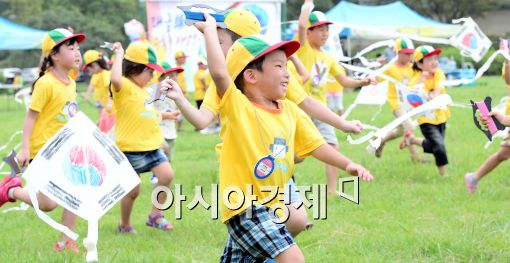 [포토]'태극연 날리기 어려워~'
