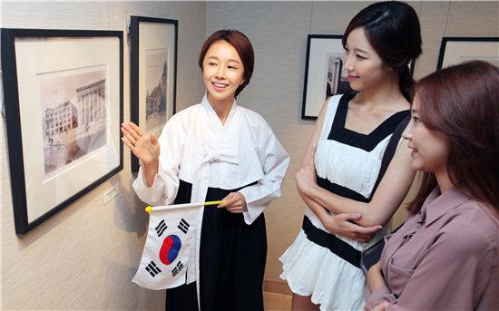 [포토]신세계百, "광복의 역사, 백화점에서 만나세요~"