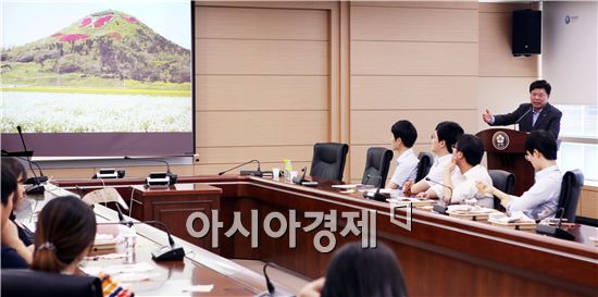 산림조합중앙회 이석형 회장은 12일 세종시 기획재정부 국제회의실에서 기획재정부 성장전략포럼 초청으로 특강을 실시했다.