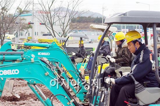 장흥군농업경영인회 대상 ‘소형 건설기계 면허취득 교육’ 실시