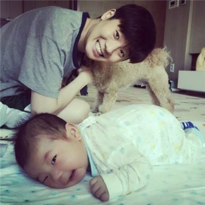 '쇼미더머니4' 베이식, 알고 보니 '훈남 아빠'…"붕어빵 부자"