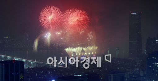 [포토]여의도 한강공원 수놓은 불꽃들