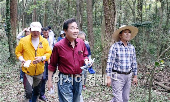 이낙연 전남도지사,신안 반월·박지도 방문 주민과 섬 가꾸기 의견 나눠