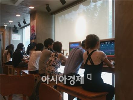 [르포]패미콤, 슈퍼겜보이…'추억의 게임'에 빠진 사람들