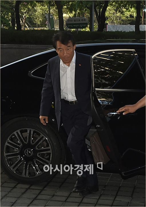 [포토]'최태원 회장에게 업무보고하려 갑니다'