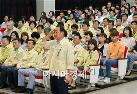 광주 동구는 17일 오전 7시를 기해 을지연습 비상소집을 발령하고 20일까지 을지훈련에 돌입했다. 노희용 동구청장은 “위기상황 발생시 비상대비태세 확립을 위한 훈련인 만큼 을지연습에 철저히 임해줄 것”을 당부했다. 사진제공=광주시 동구