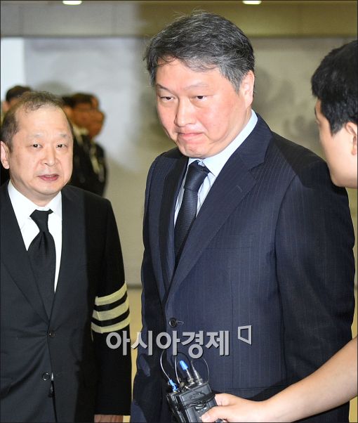 [포토]최태원 SK그룹 회장, 故 이맹희 명예회장 빈소 조문