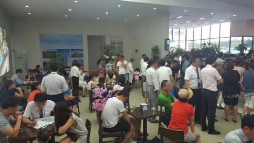 '평택세인트캐슬' 모델하우스에 2만여명 몰려… 중소형 평형대로 분양가 부담없어