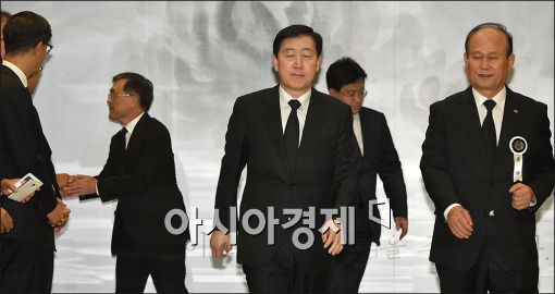 최지성 부회장 비롯한 삼성 사장단, 故 이맹희 CJ 명예회장 빈소 찾아