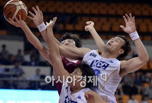 [포토]'리바운드 전쟁'