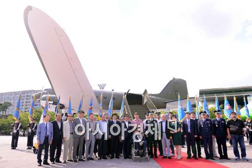 [포토]'C-47 수송기 전시회 개막식'