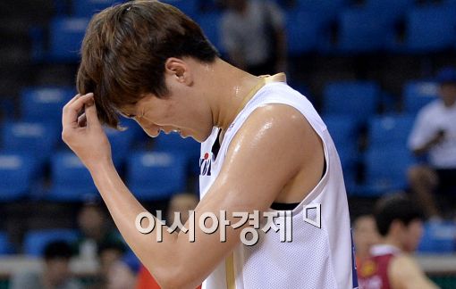 [포토]복귀전 마친 KCC 김민구